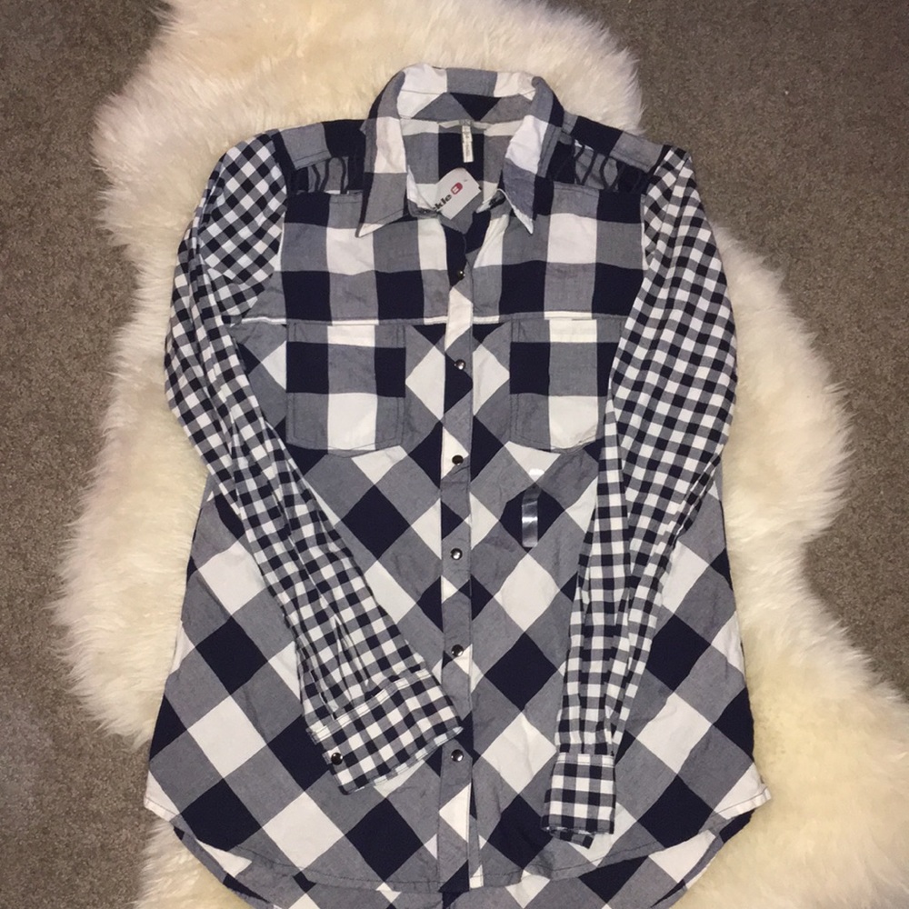 Super cute BKE plaid snap down shirt